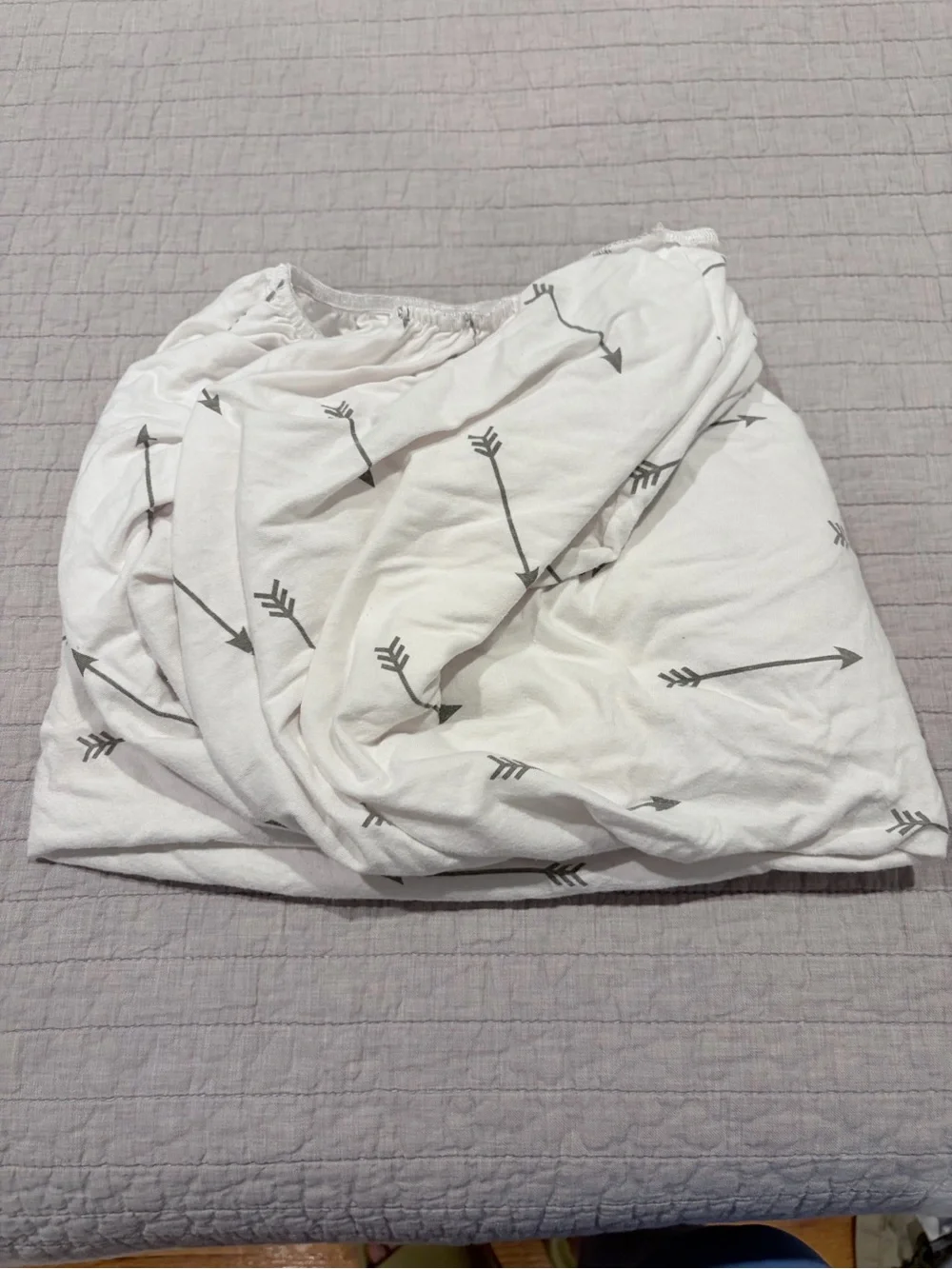 White Crib Fitted Sheet with Gray Arrow Print